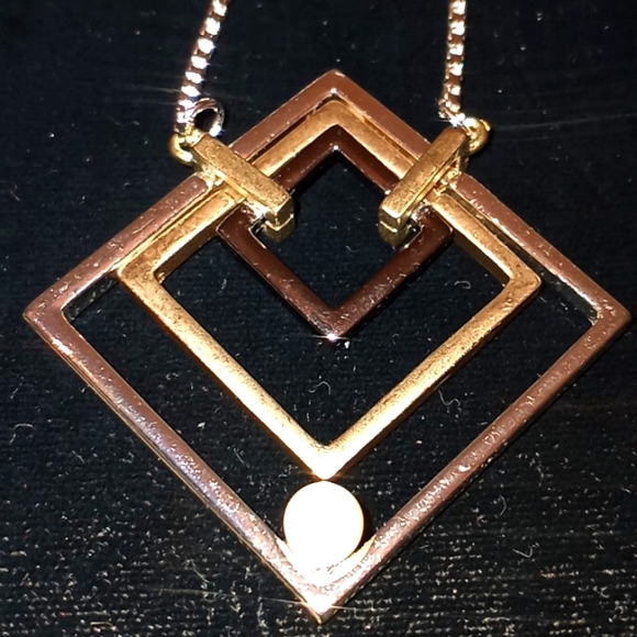 Vantel Pearls Echo Necklace - Picture 9 of 13